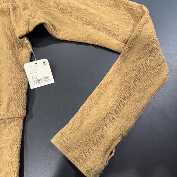 FP Movement By Free People Women's Cropped Hoodie W/Thumbholes~NWT~Size XS - Picture 4 of 6